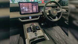 TANK 500 FRONT COCKPIT